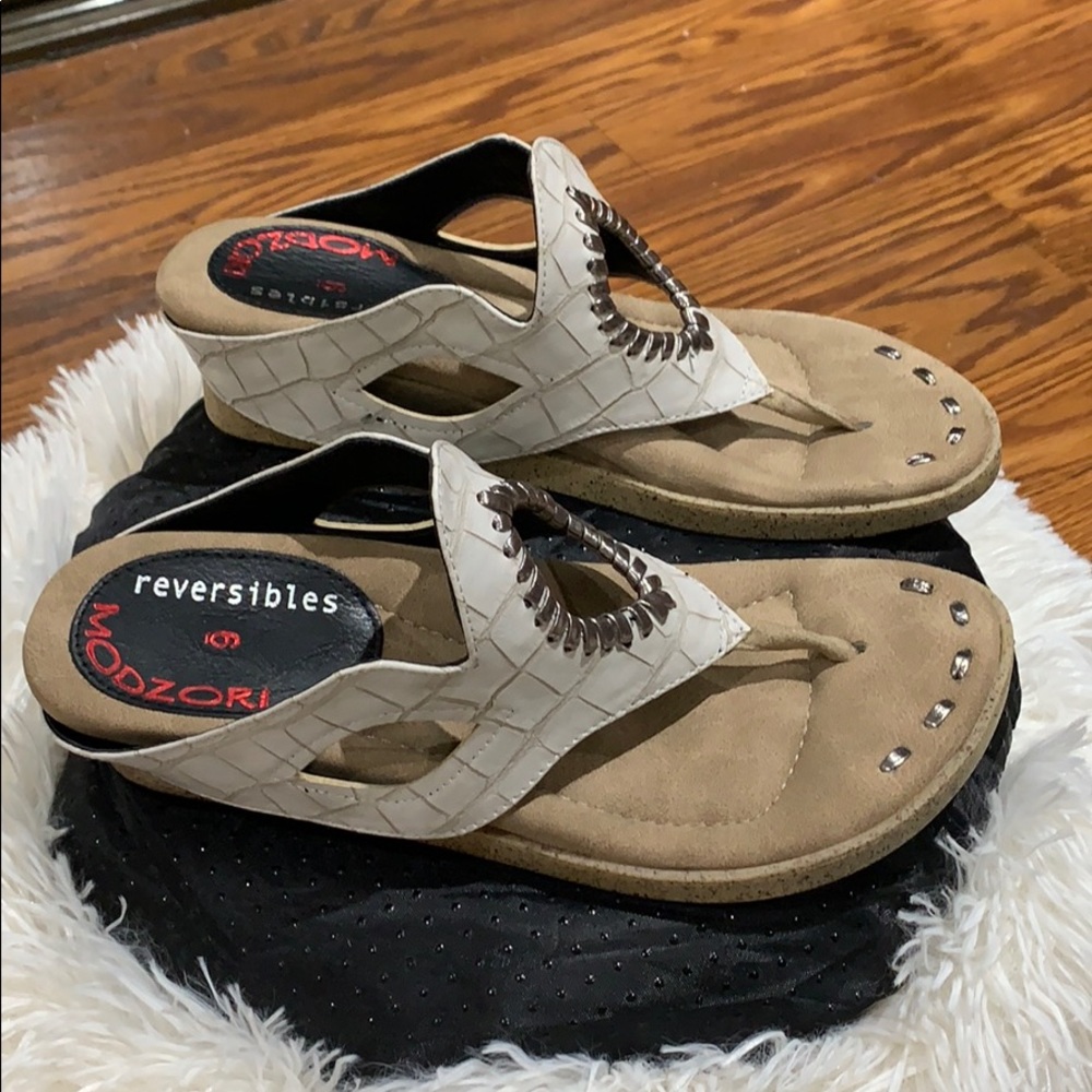 Reversibles sandals size 6